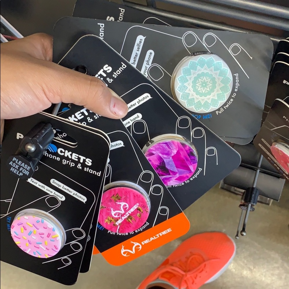 Pop sockets